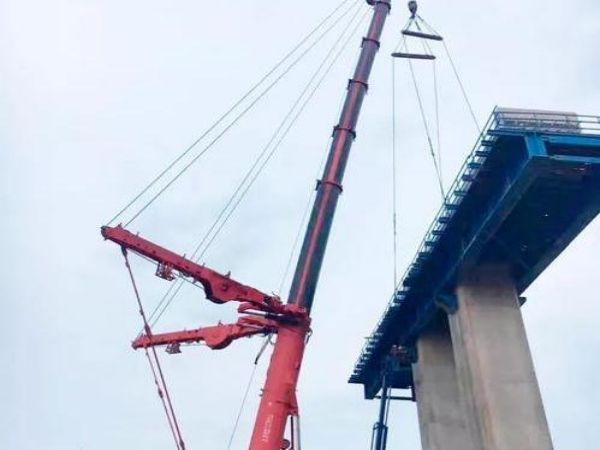 维扬区吊车租赁电话_安全的运用吊车出租问题不容忽视